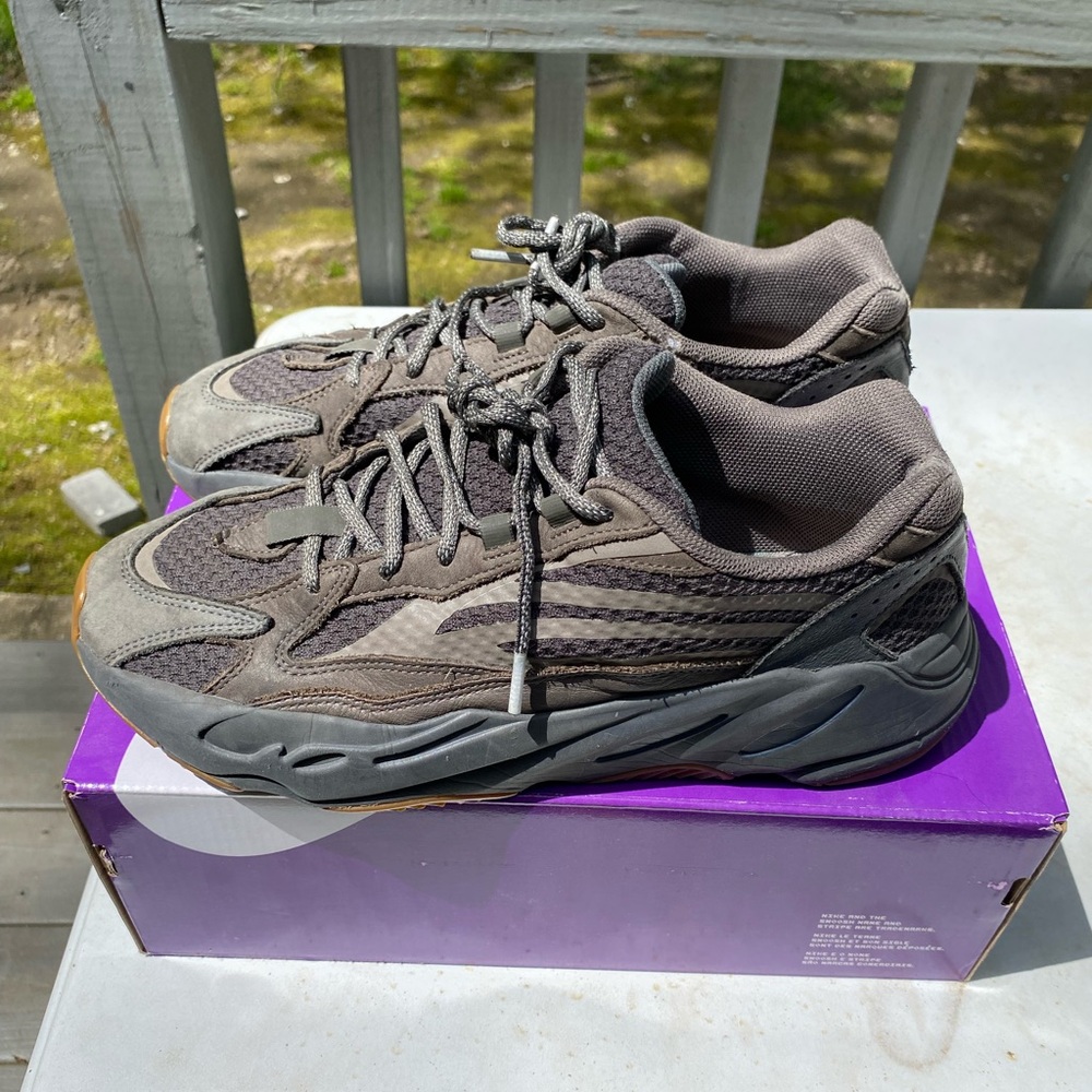 ADIDAS YEEZY 750v2 GEODE SIZE 11